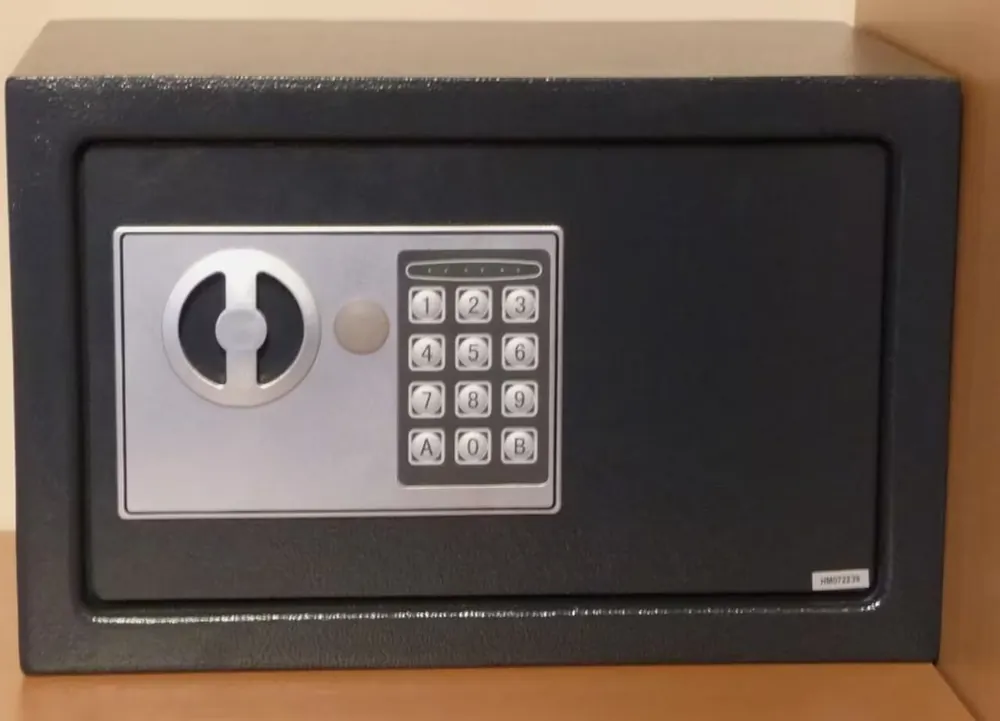 Safe mit Schlüssel und Codecombination Top-Angebot