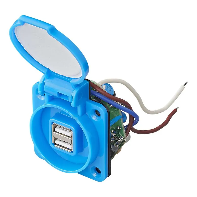 PAT Steckdose mit 2 x USB DC 5V 2100 mA Letzte Chance