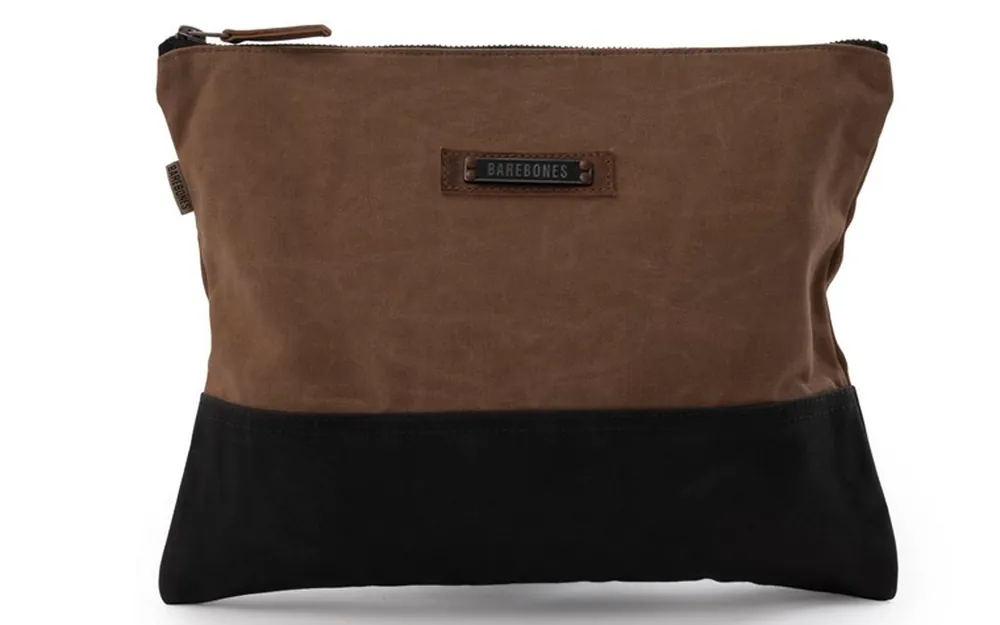 Jetzt Bestellen Barebones Reißverschlusstasche aus gewachstem Baumwollcanvas und Leder khaki