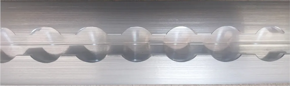 Alu-Zurrschiene halbrund (2000 x 50 x 11,5 mm) Geprüft