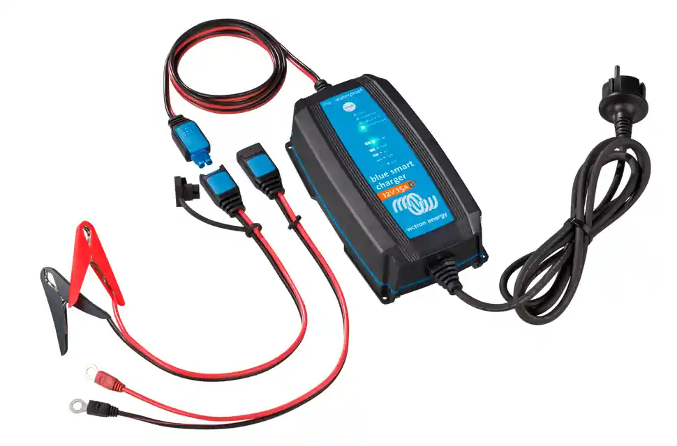 Victron Blue Smart IP65 Batterieladegerät 12 V CEE 7/17 Anschluss 15 Ampere Super-Preis