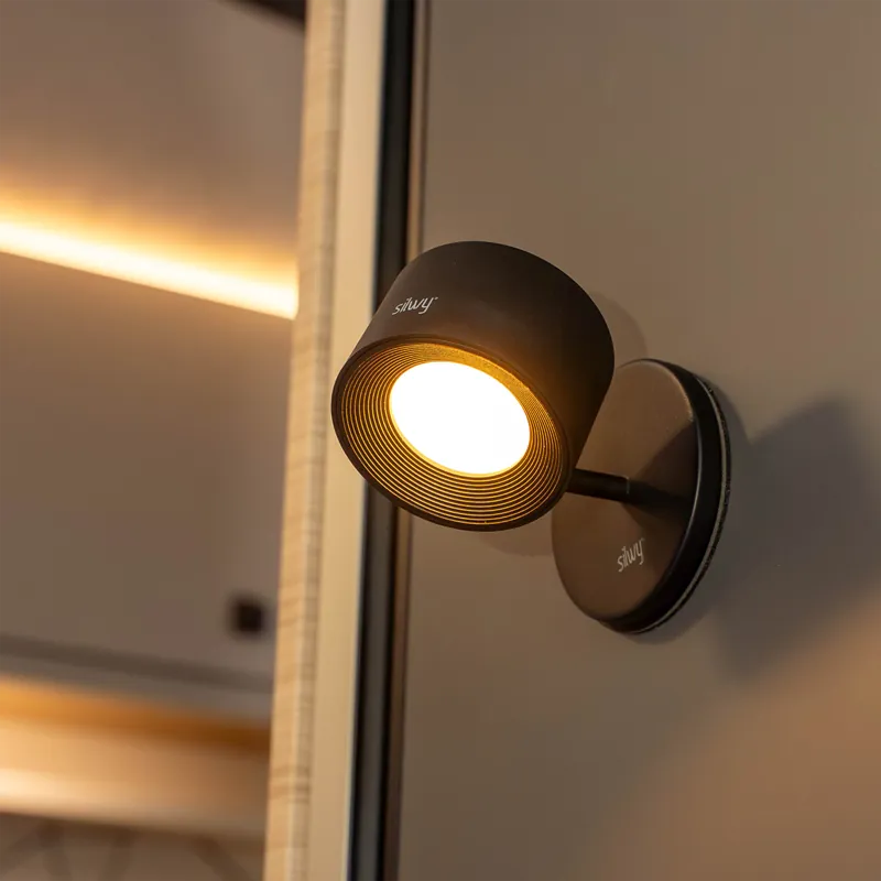 Silwy Spoty Akku-Magnet-Wandleuchte mit Wandadapter und USB-C 170 lm Zertifiziert