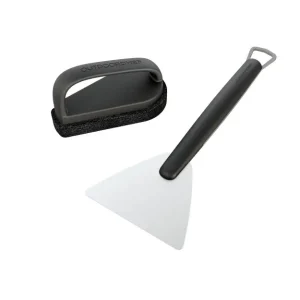 Markenprodukt OUTDOORCHEF Reinigungsset mit Reinigungsspachtel und Bürste