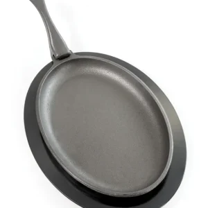 Must-Have Napoleon Gusseisen Pfanne mit Untersetzer